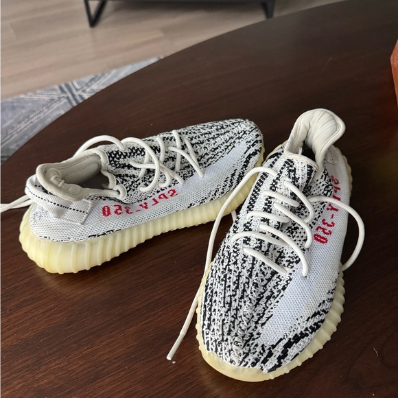 Adidas Men 6 Women 7.5 - Black and White - Picture 2 of 5